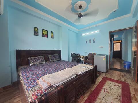 Cheapest Homestay for Family in Delhi. 4 bedroom