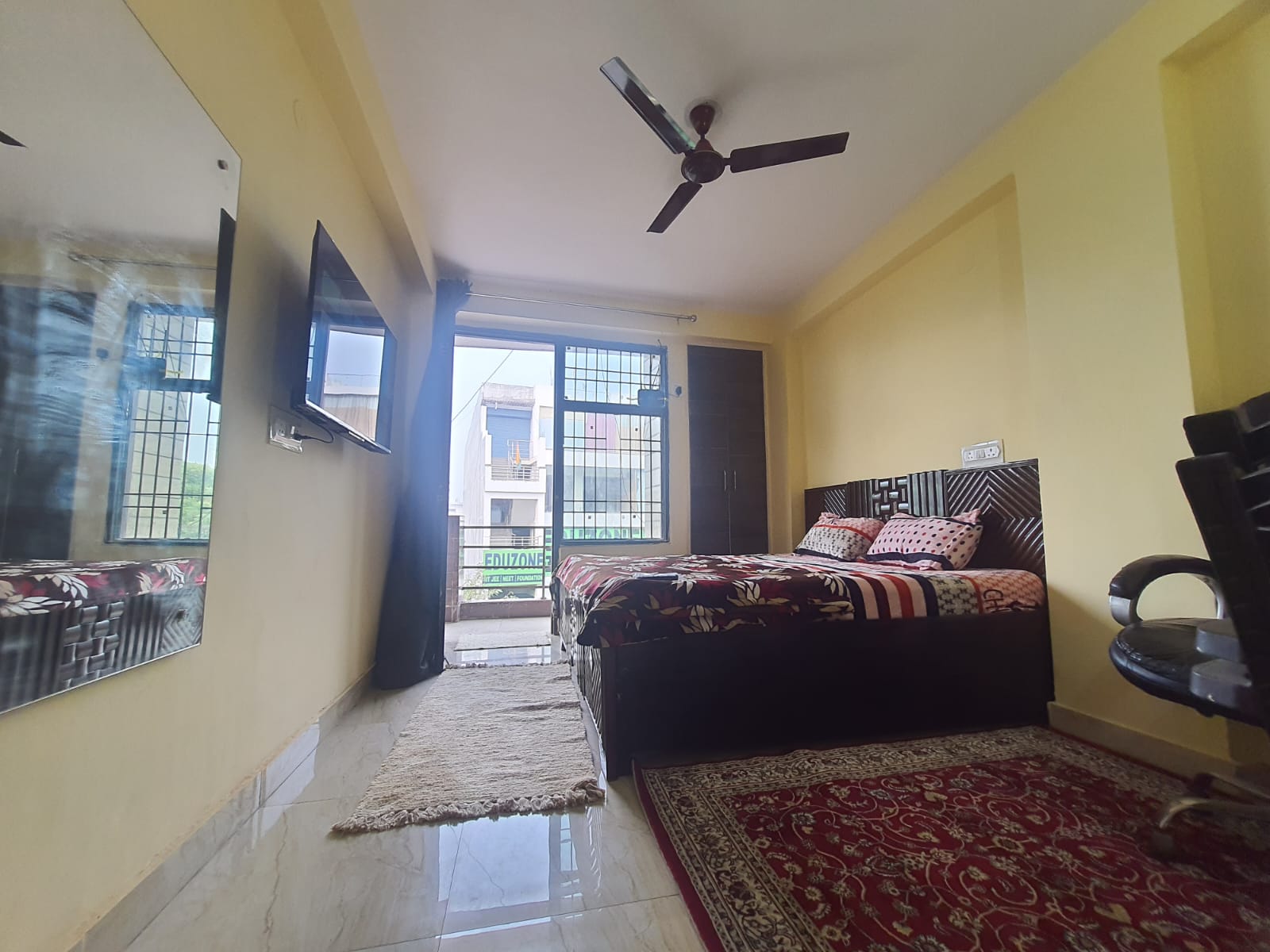 🏠 दिल्ली में फैमिली के लिए सस्ता होमस्टे homestay in delhi desibnb.com