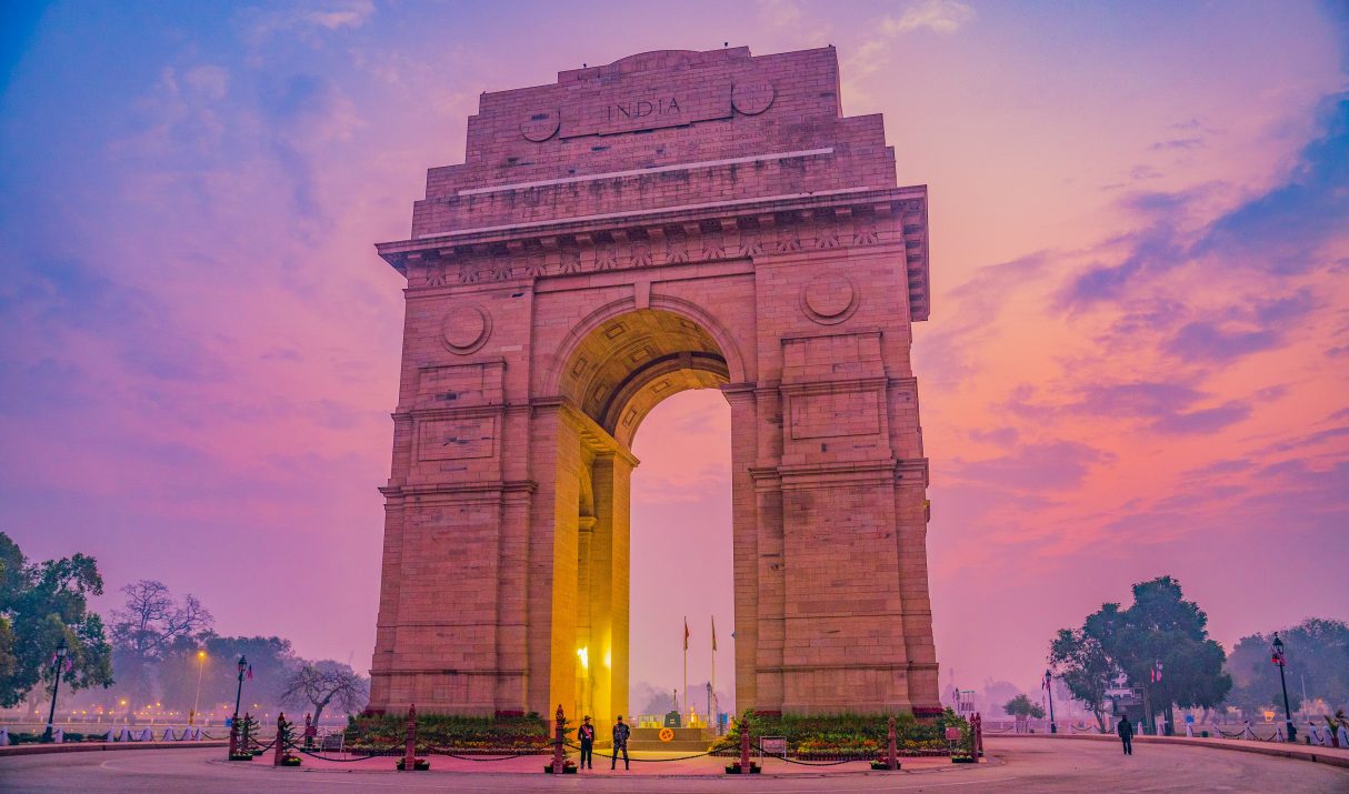 🏡 Family-Friendly BNB in Delhi at Just ₹1600/Day – Stay Smart with DesiBNB